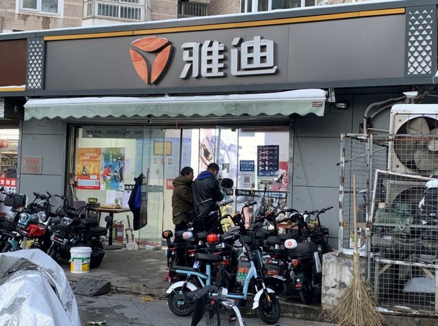 雅迪10亿赌下沉，欲借金箭“小电驴”进攻县乡！
