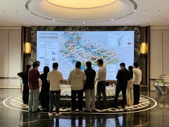 实探｜国庆假期上海楼市热度不减：新房售楼处“9点不到就有客户来了”	，二手房议价空间持续收窄
